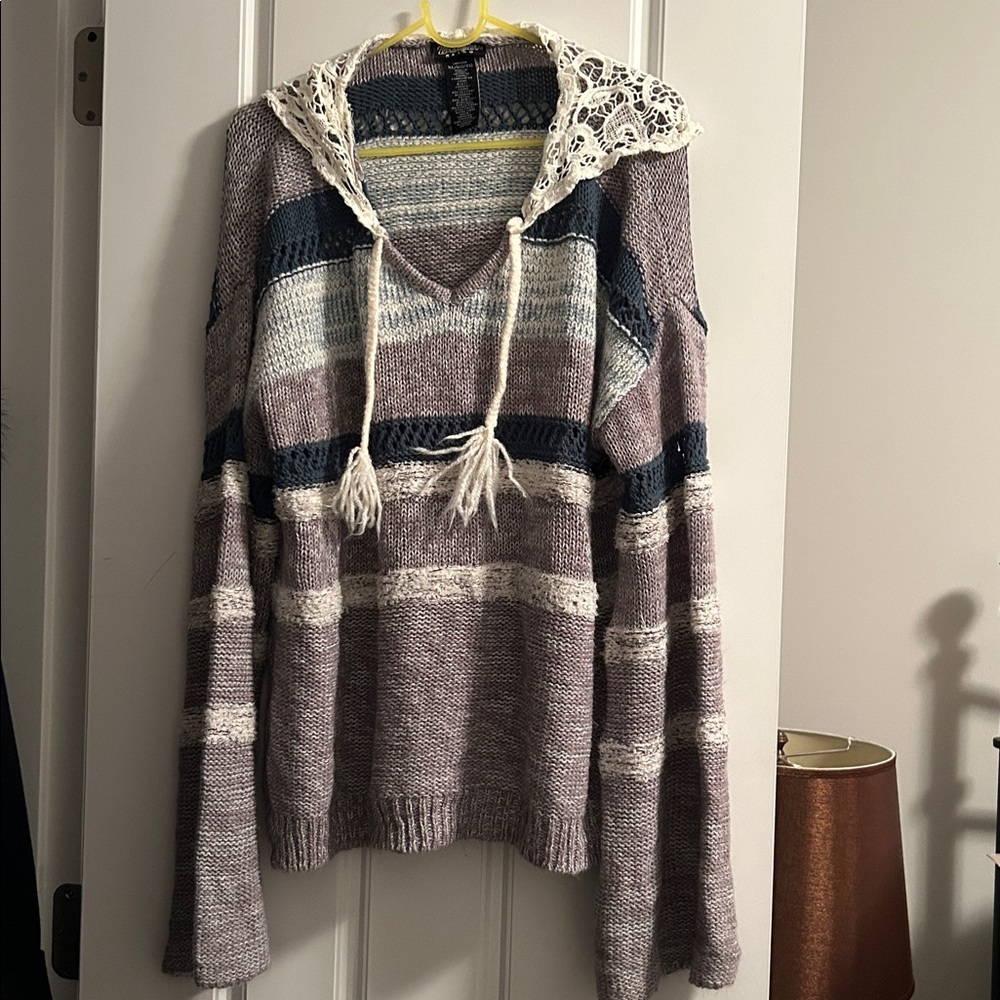 Wrangler pullover sweater with lace hood